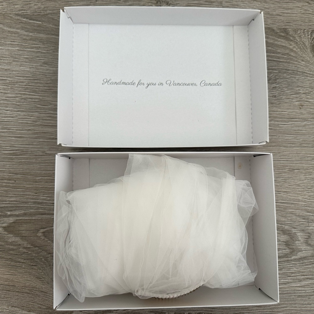 Davie & Chiyo Rue Veil - Picture 4 of 5